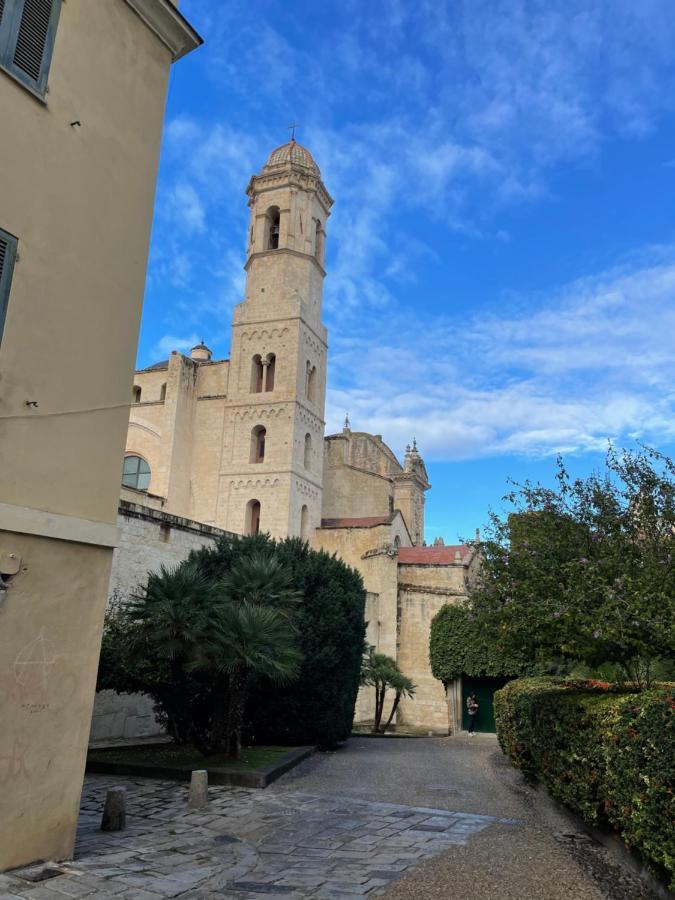 Civico 2 Apartment Sassari Bagian luar foto