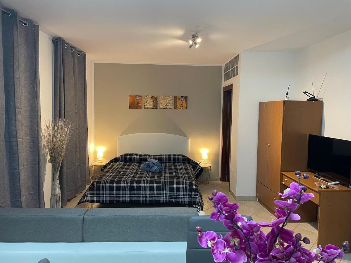 Civico 2 Apartment Sassari Bagian luar foto