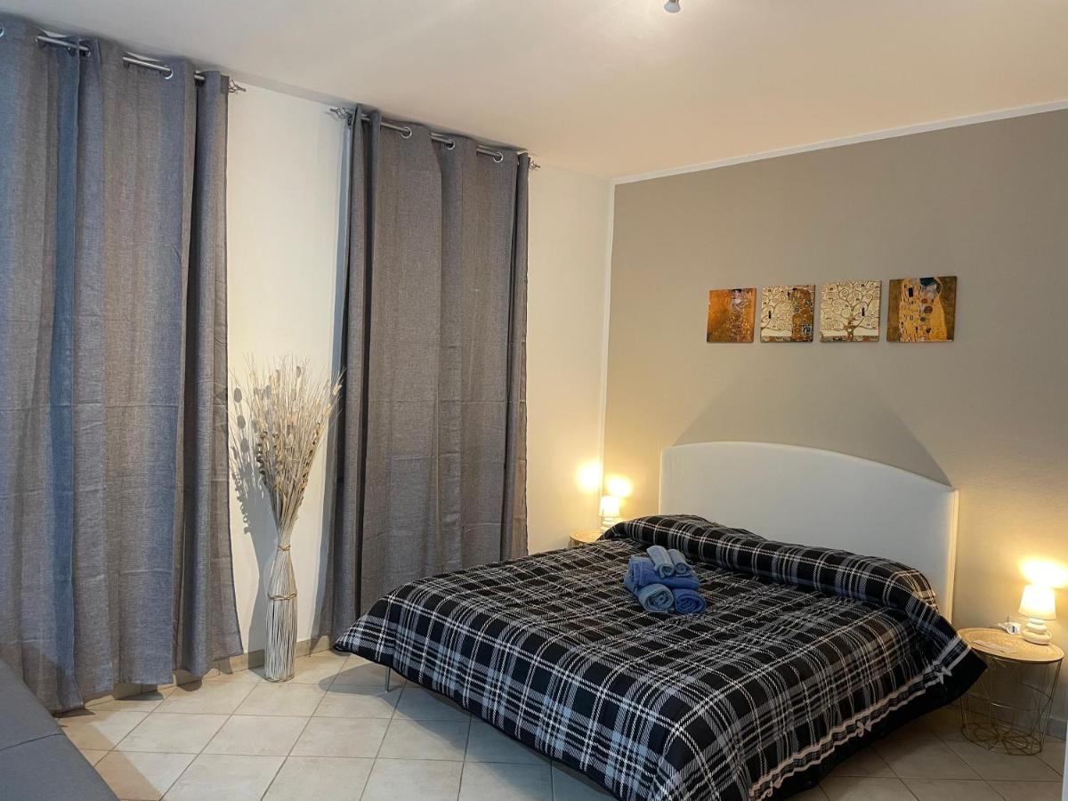 Civico 2 Apartment Sassari Bagian luar foto