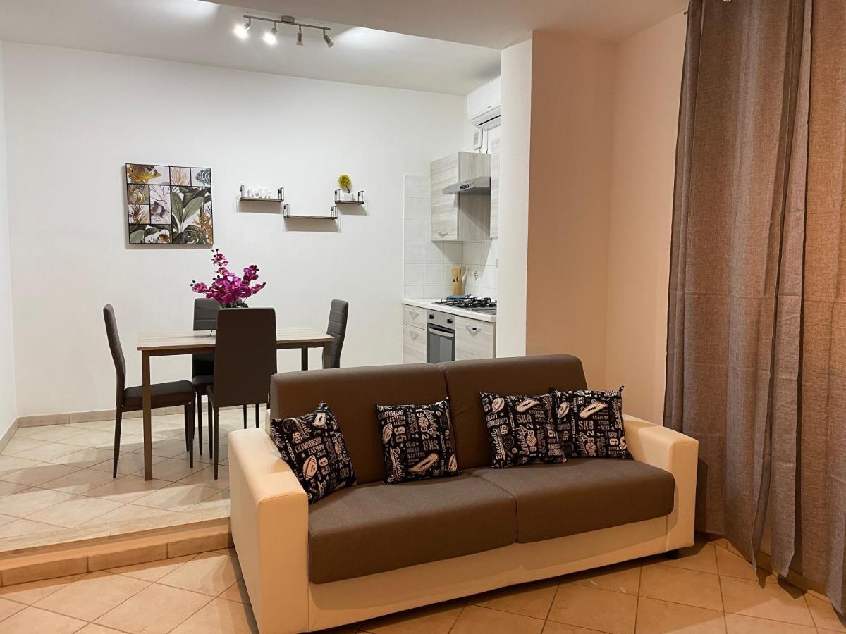 Civico 2 Apartment Sassari Bagian luar foto