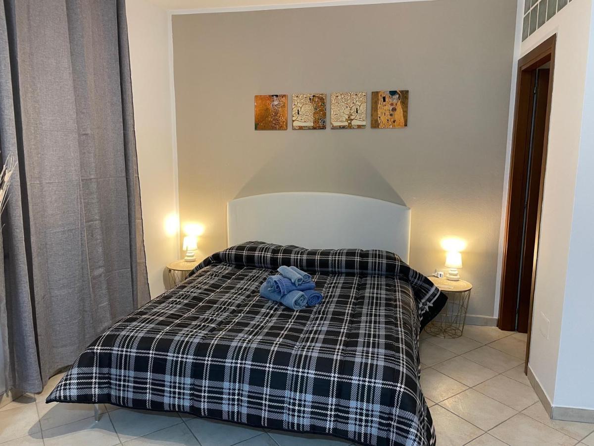 Civico 2 Apartment Sassari Bagian luar foto